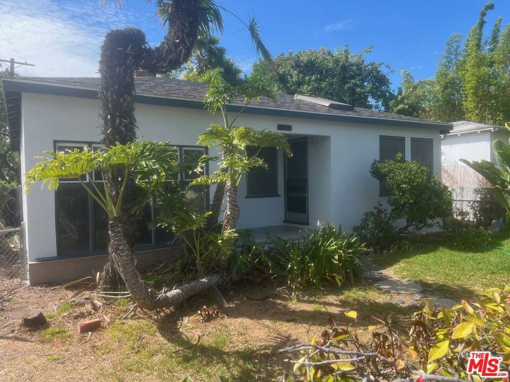 Photo of 2433 Mckinley Avenue, Venice, CA 90291 (MLS # 25570289)