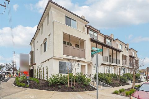 334 E William Way La Habra CA 90631