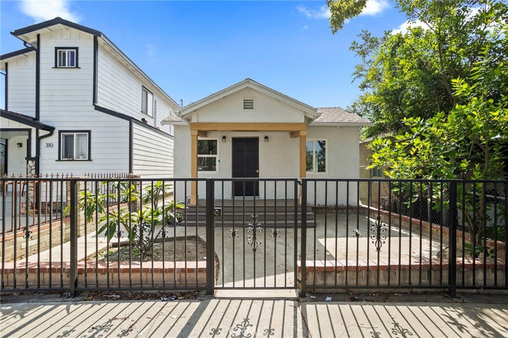 308 N Pasadena Avenue