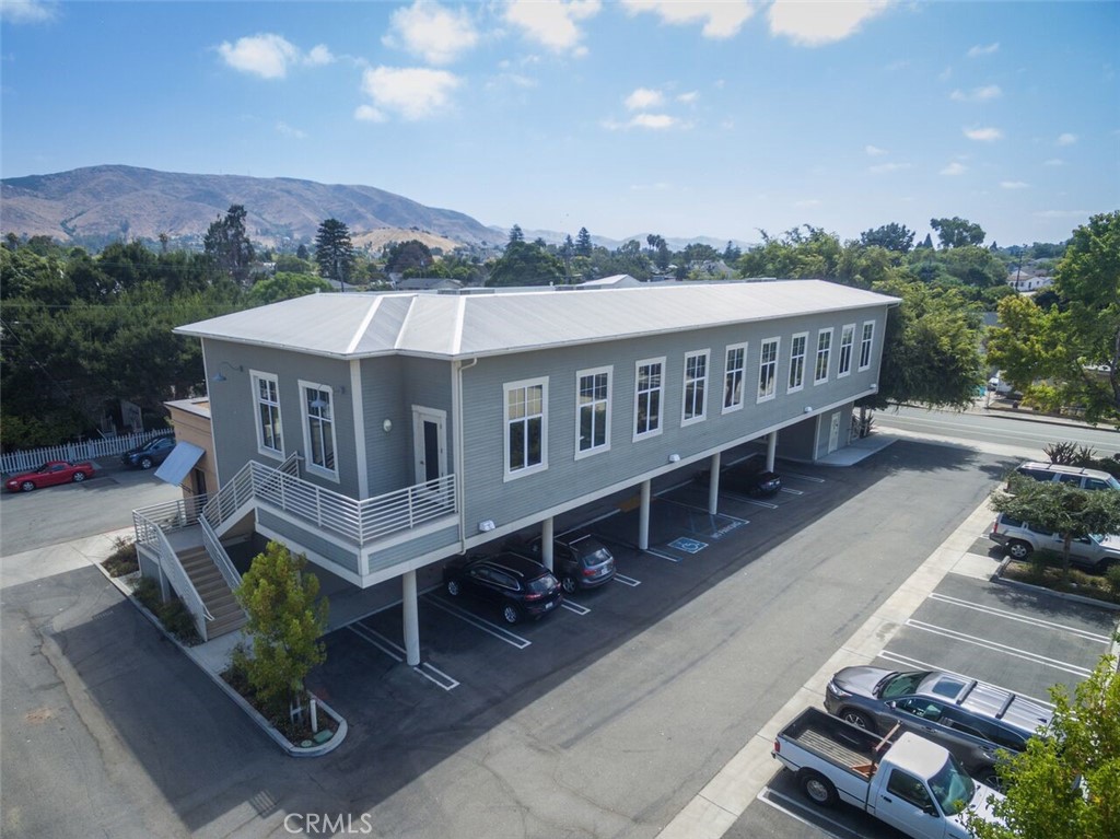 Turn-key, new, modern Downtown office suite with parking. First floor suite layout includes two offices, open work area, copy room and break area. On-site parking. Newer carpet and paint. Ready to occupy!
Located in a newer Class A office building with close proximity to the Downtown core and easy freeway access. $2.95/SF/Month, Modified Gross