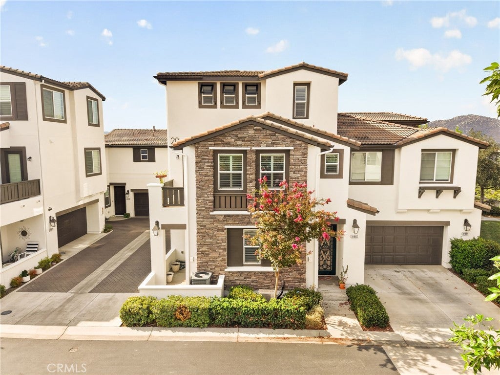 31865 Calle Luz