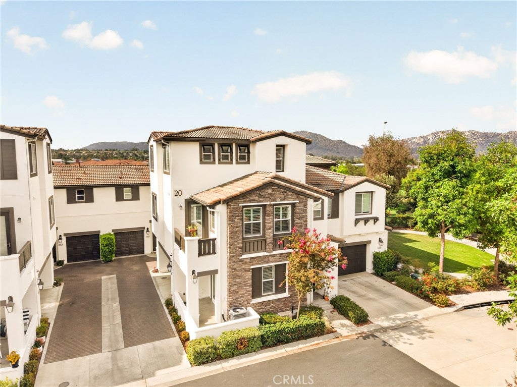 31865 Calle Luz