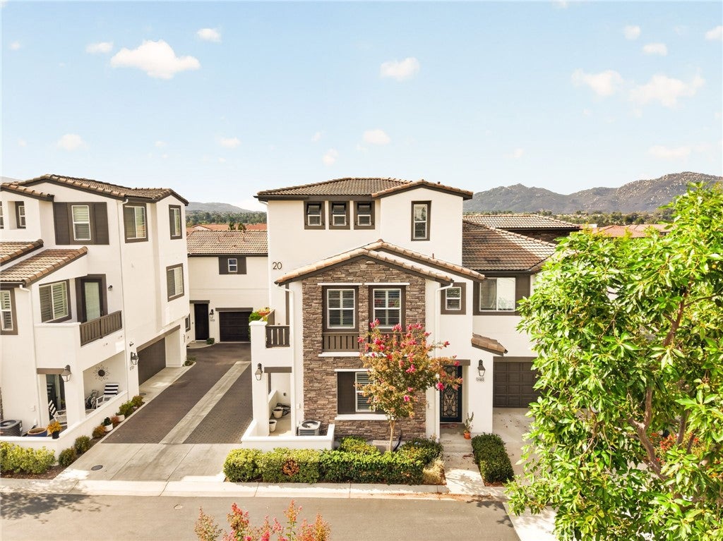 31865 Calle Luz
