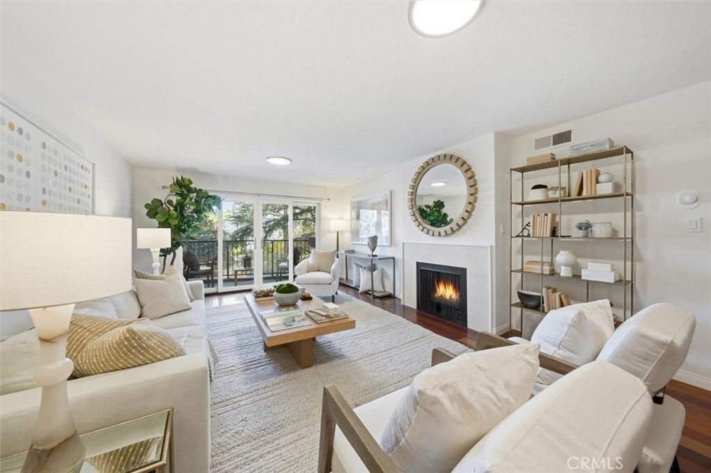 Photo of 222 7th Street #202, Santa Monica, CA 90402 (MLS # SB25252861)