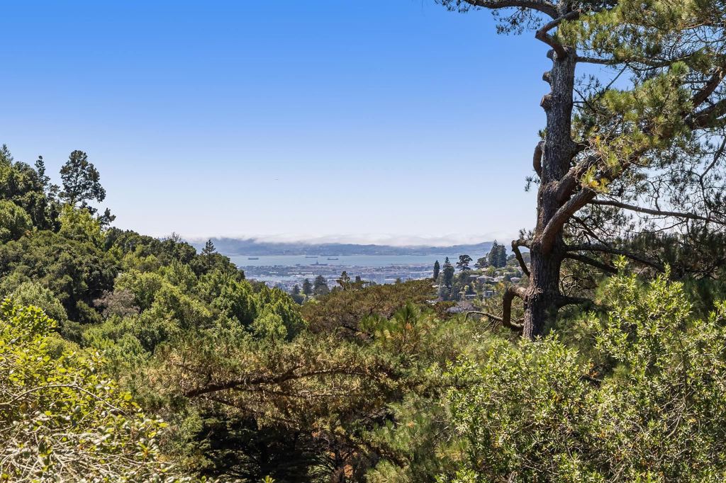 5899 5899 Westover Dr