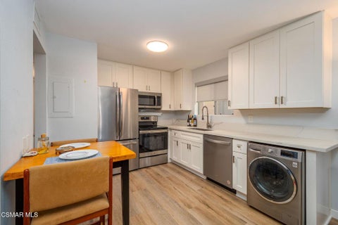 Photo of 351 Chestnut Hill Court #16, Thousand Oaks, CA 91360 (MLS # 226004958)