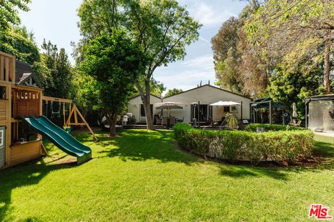 Photo of 5940 Matilija Avenue, Van Nuys, CA 91401 (MLS # 26674675)