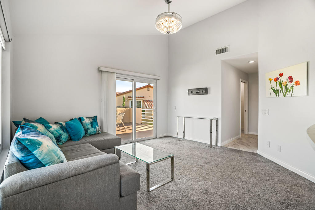 Palm Royale - Residential