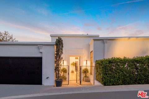 Photo of 9314 Lloydcrest Drive, Los Angeles, CA 90210 (MLS # 26866275)