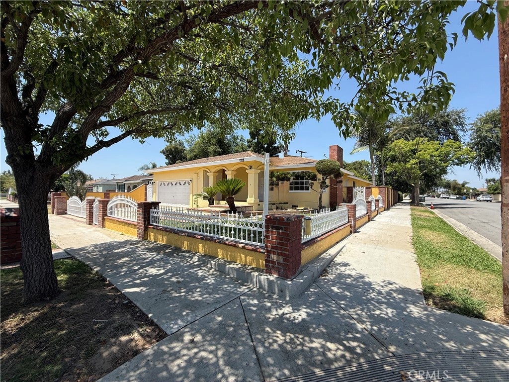 1401 Carob