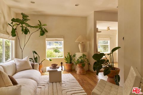 Tiny photo for 404 N Avenue 52 Ave, Los Angeles, CA 90042 (MLS # 26843447)