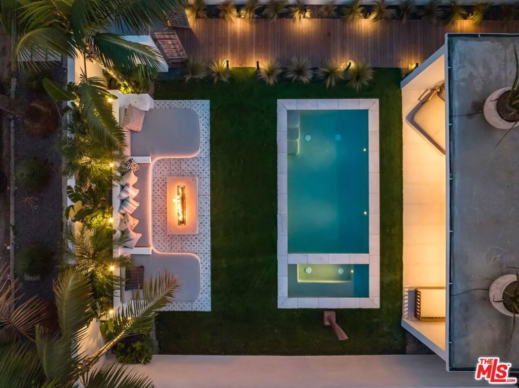 Photo of 913 Milwood Avenue, Venice, CA 90291 (MLS # 26644527)