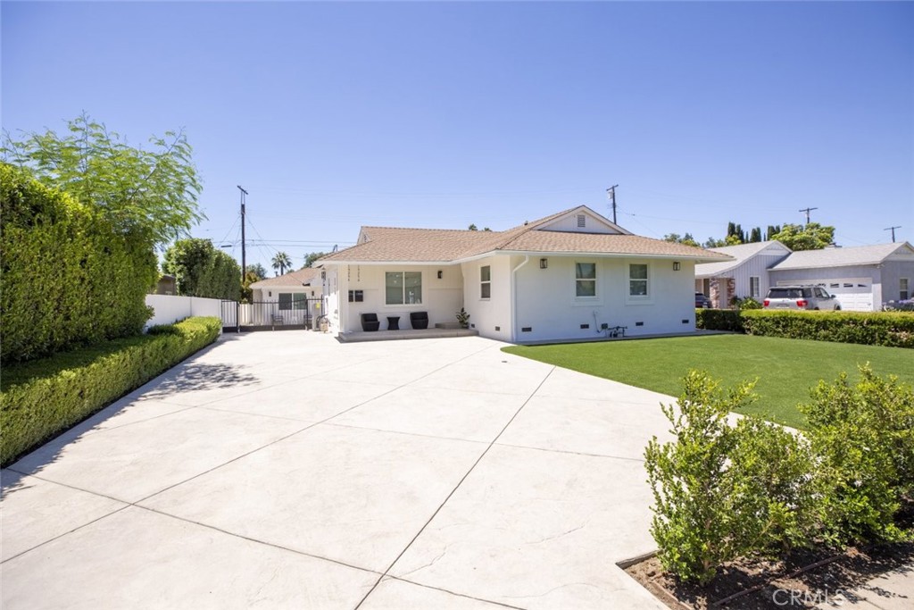 Welcome to this stunning single-story residence in the heart of Mission Hills. Offering 3 spacious bedrooms, 2 bathrooms, and approximately 1,359 square feet of beautifully finished interior space, this home is designed with both comfort and function in mind. Step inside to discover a bright and airy layout featuring elegant wide-plank flooring, recessed lighting, and designer finishes throughout.
The expansive living room flows seamlessly into the dining area and updated kitchen, complete with sleek countertops, stainless steel appliances, and ample cabinetry. A separate laundry room offers additional built-in storage, while each bedroom is generously sized, including a serene primary suite with plenty of natural light.
Enjoy indoor-outdoor living with a cleanly landscaped exterior, ample driveway space, and a gated entrance that provides added privacy and convenience. In addition to the main home, this property includes a detached 2-bedroom, 2-bathroom ADU offering approximately 889 square feet of living space—perfect for extended family, guests, or a dedicated work-from-home setup.
Centrally located near shopping, dining, and commuter routes, this residence offers a unique blend of style, size, and flexibility—ideal for those looking to lease a high-quality home in a sought-after neighborhood.