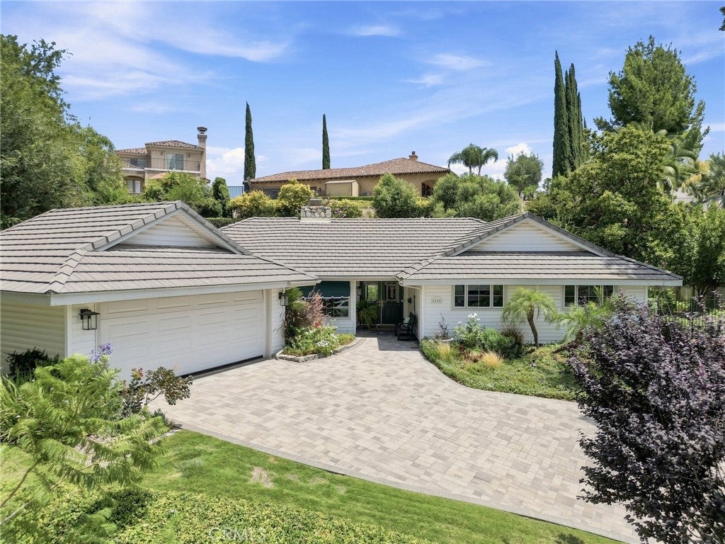 1179 Lyndhurst