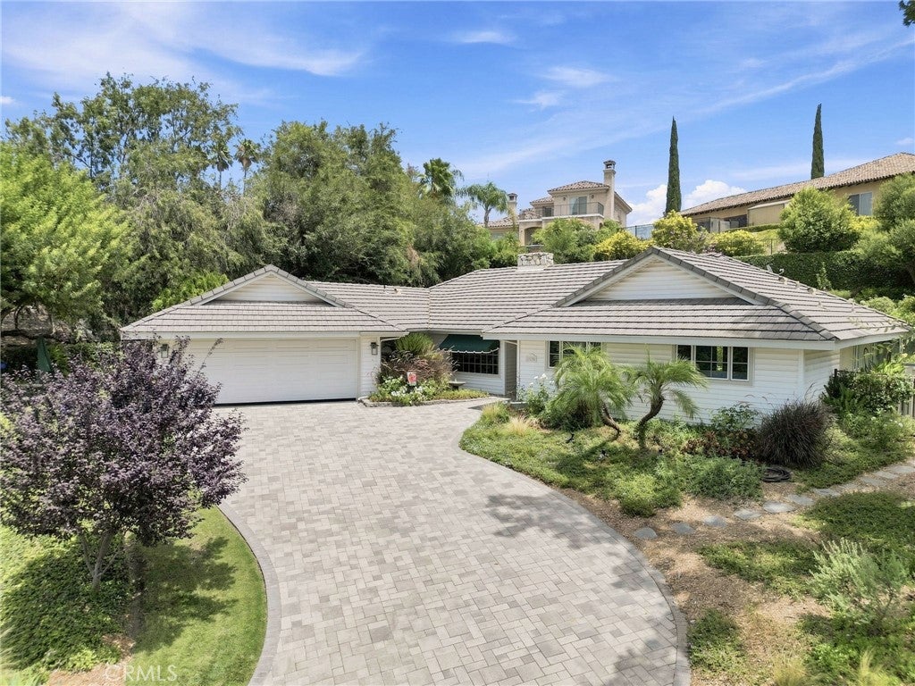 1179 Lyndhurst