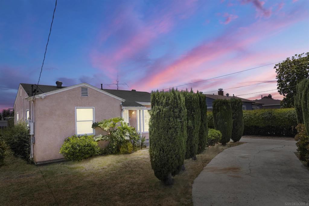 Welcome home to your hidden gem located minutes from Downtown San Diego. Features 3bd/2ba, a circular driveway and 2 car garage, original hardwood floors and a spacious backyard with a Patio Shed. There is even room for growing a garden, and plenty of room for entertaining and pets to run. The wood burning stove in the family room opens to the patio and backyard for easy entertaining. With this hidden gem, the possibilities are endless! Permits unknown for family room & master bedroom. Equipment: Dryer, Washer Sewer: Sewer Connected Topography: LL