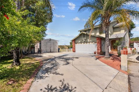 Photo of 11837 Hunnewell Ave, Sylmar, CA 91342 (MLS # SR26095483)