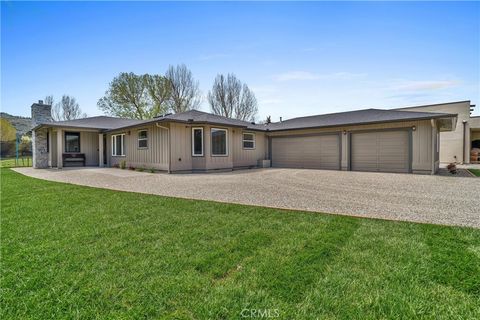 Photo of 29700 Pinedale Dr, Tehachapi, CA 93561 (MLS # SR25110181) Photo of 29700 Pinedale Dr, Tehachapi, CA 93561 (MLS # SR25110181)