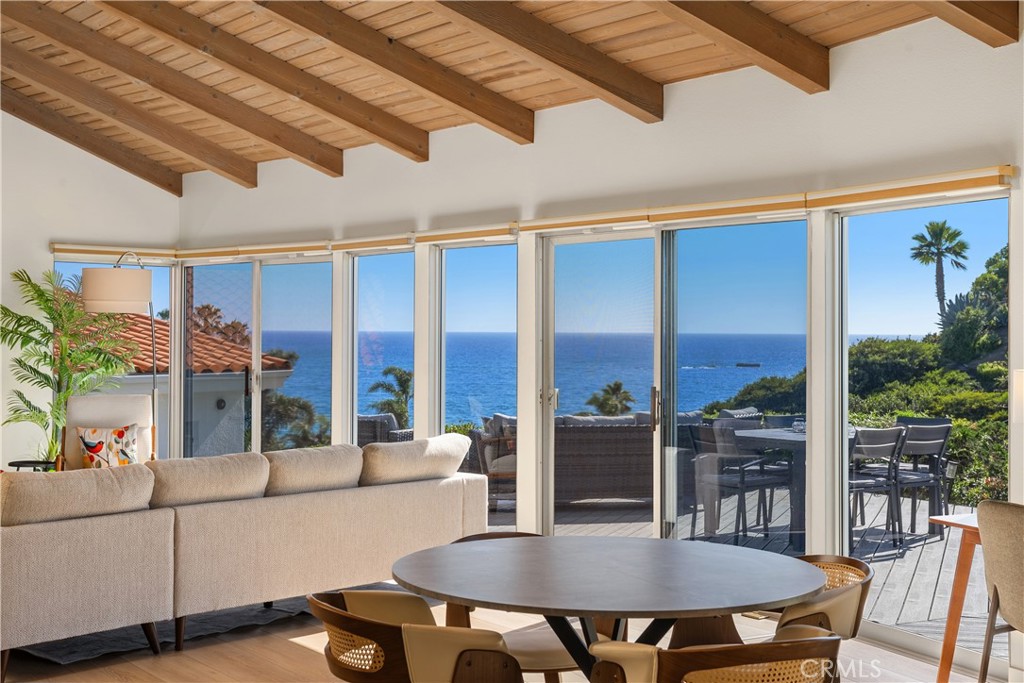 504 Avenida La Costa