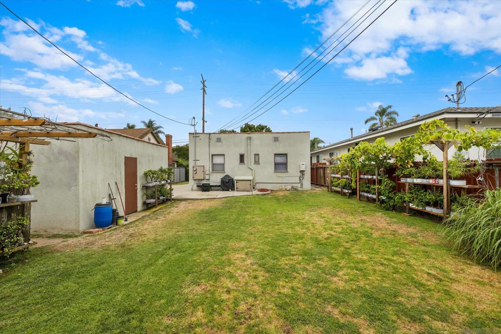 3562 Orange Ave