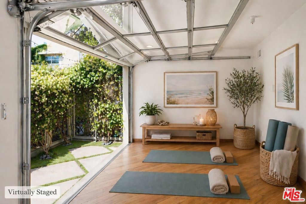 Photo of 512 Brooks Avenue #6, Venice, CA 90291 (MLS # 26799884)