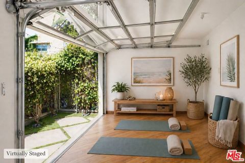 Photo of 512 Brooks Avenue #6, Venice, CA 90291 (MLS # 26799884)