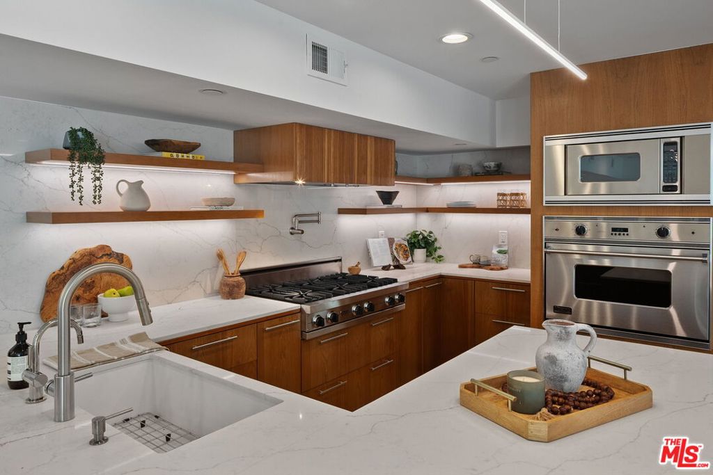 512 Brooks Avenue 6, Venice CA 90291