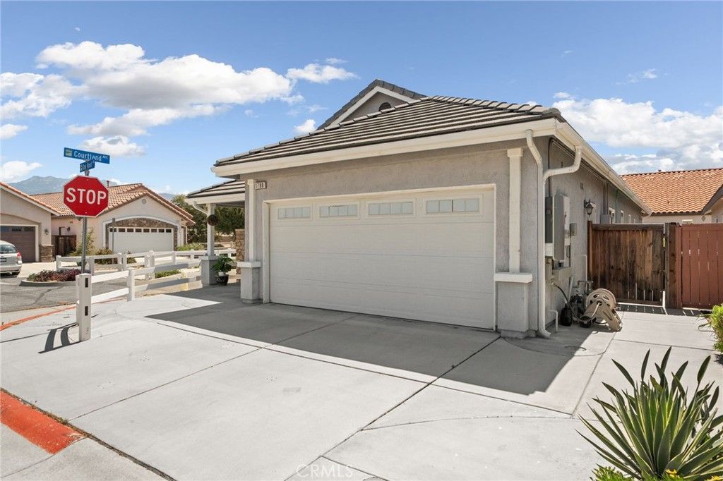 Photo of 1788 Oak Knoll Road, San Jacinto, CA 92583 (MLS # IG26082116)