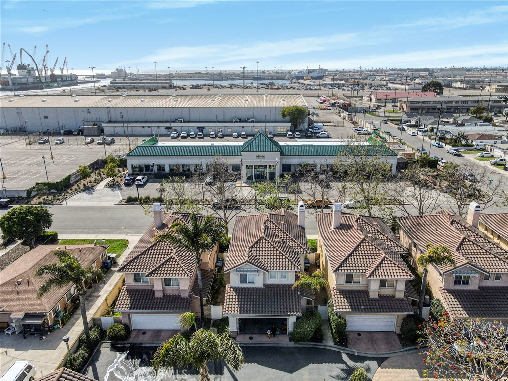 Properties 3 340 Ponoma Street