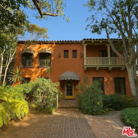 Photo of 840 Huntley Drive #2, West Hollywood, CA 90069 (MLS # 25610805) Photo of 840 Huntley Drive #2, West Hollywood, CA 90069 (MLS # 25610805)