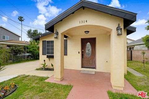 1314 Omelveny Avenue San Fernando CA 91340