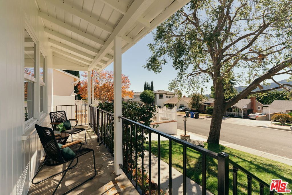 Photo of 2943 Los Olivos Lane, La Crescenta, CA 91214 (MLS # 25608659)