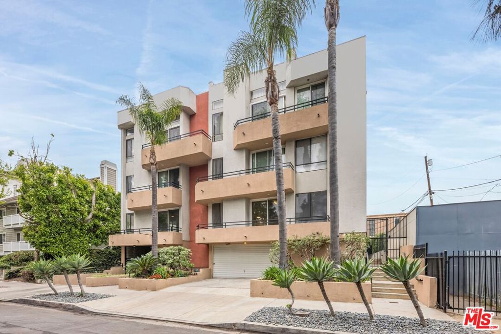 Properties 2 4741 Radford Avenue