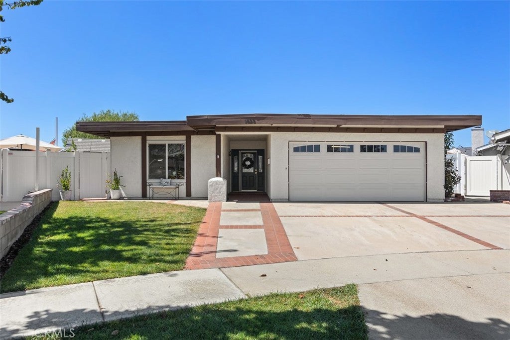 1823 N Budlong Circle