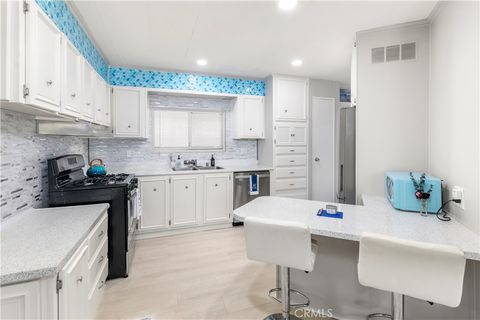 881 Lake Street Hemet CA 92544