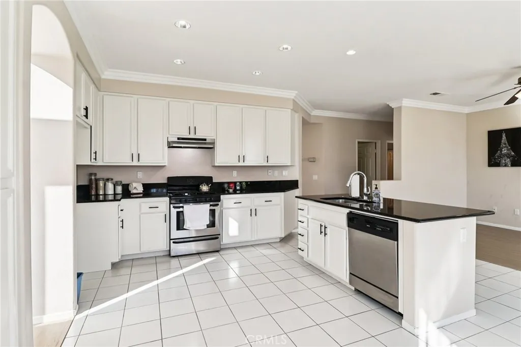 Oceanside, California 92057, United States, 4 Bedrooms Bedrooms, ,3 BathroomsBathrooms,Residential,Active,256469