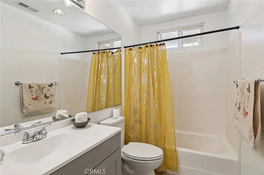 Oceanside, California 92057, United States, 4 Bedrooms Bedrooms, ,3 BathroomsBathrooms,Residential,Active,256469