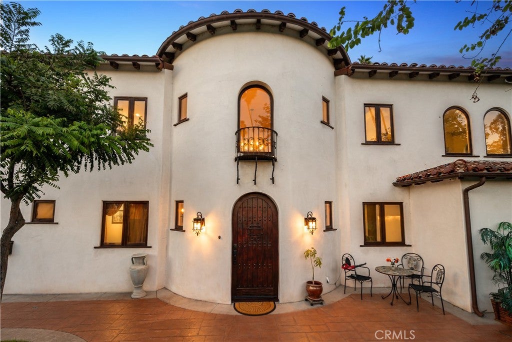 2037 Hill Drive