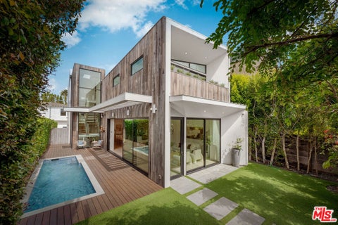 Photo of 1620 Electric Avenue, Venice, CA 90291 (MLS # 26844959)