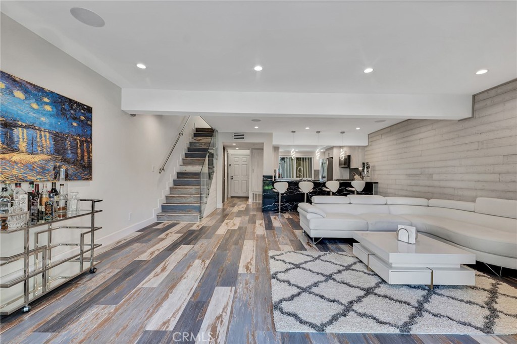 21551 Burbank # 114 Boulevard