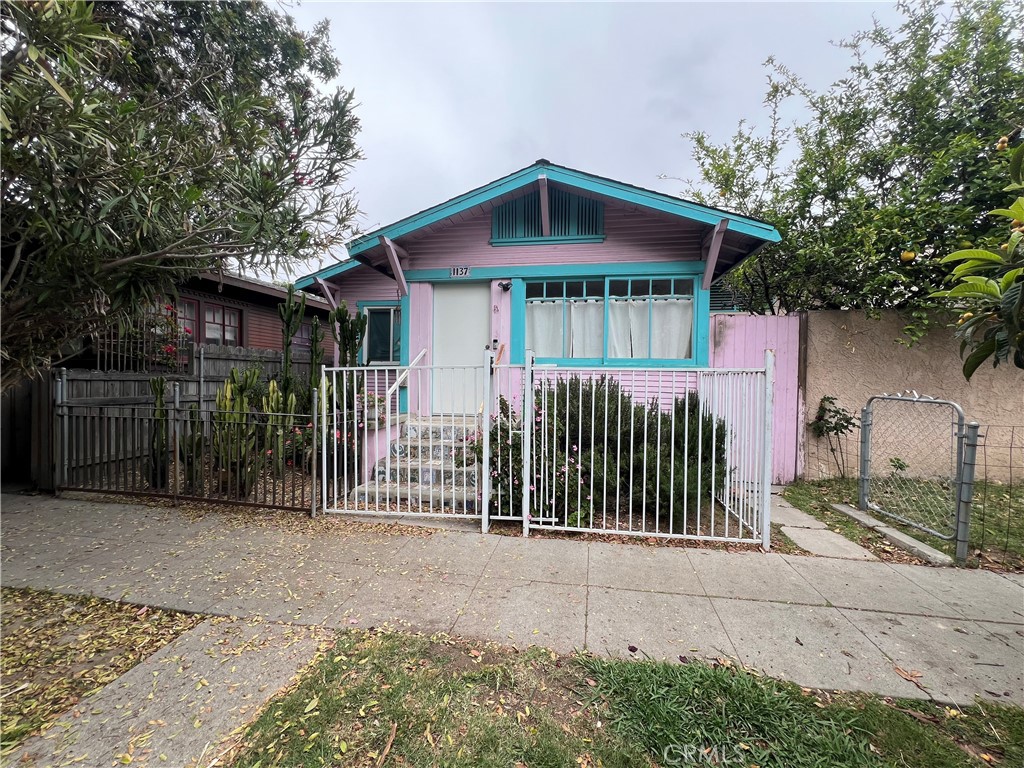 1137 Cabrillo Avenue