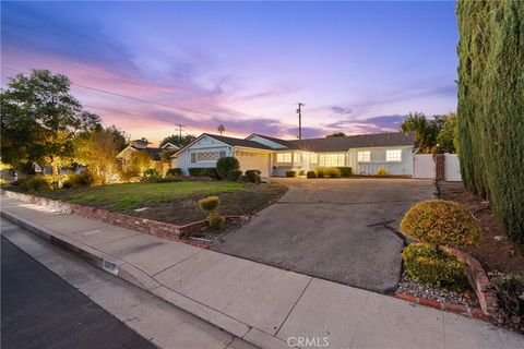 Photo of 16951 Knapp Street, Northridge, CA 91343 (MLS # SR25244493)