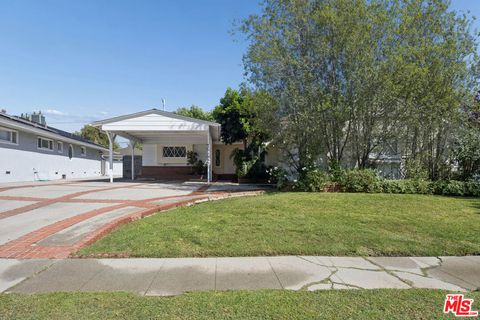 Photo of 3262 Woodbine Street, Los Angeles, CA 90064 (MLS # 26752267)