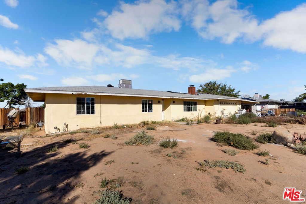 Photo of 16030 Osage Road, Apple Valley, CA 92307 (MLS # 25608707)