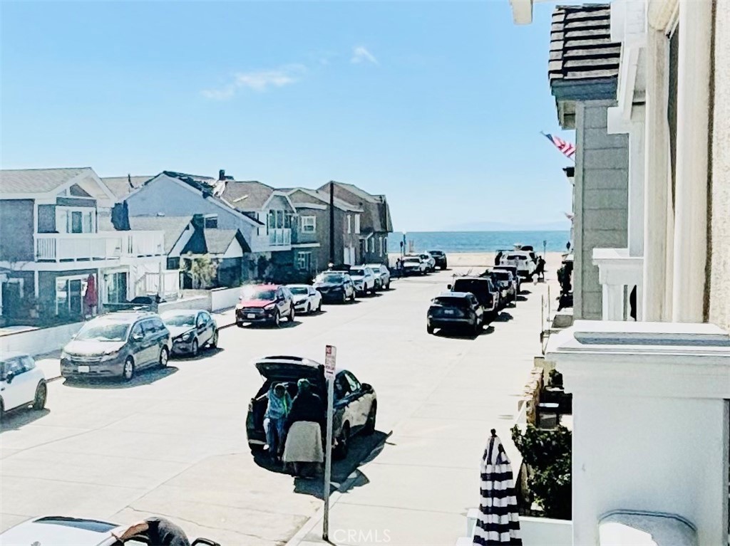 This single story upper 4-bedroom 2 bath condo was built in 2008 and is located on the corner of 29th Street & Balboa Blvd on the Newport Peninsula in the 100 block and only a few houses to the ocean. The unit has ocean view from the living room and front balcony, vaulted ceilings throughout and extremely large bedrooms, travertine floors, granite countertops in the kitchen and bathrooms, stainless steel appliances including refrigerator, and washer/dryer hook-ups. The unit has crown molding throughout and extremely high-end finishes. There is a granite and travertine fireplace in the living room and private garage. This is a 1-year lease or longer. Available September 1-15th