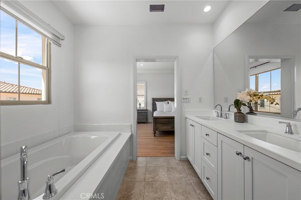 180 Frontier, Irvine CA 92620 - Photo 19