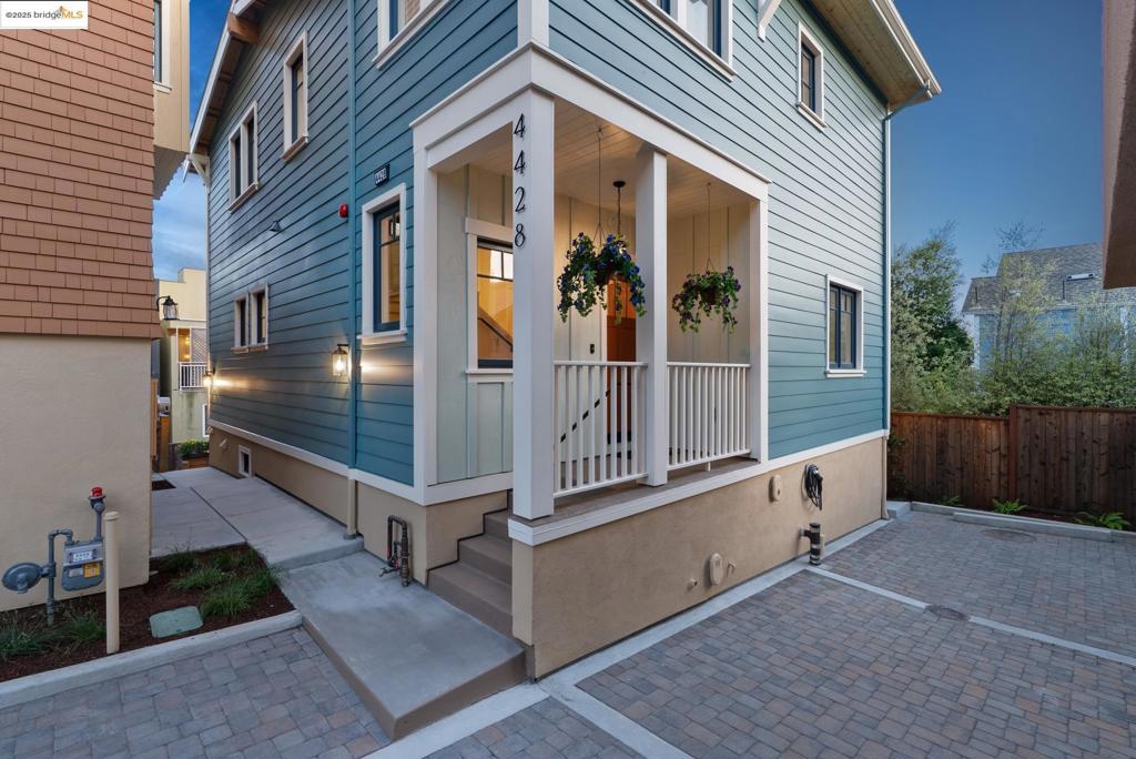 PIEDMONT AVENUE - Residential