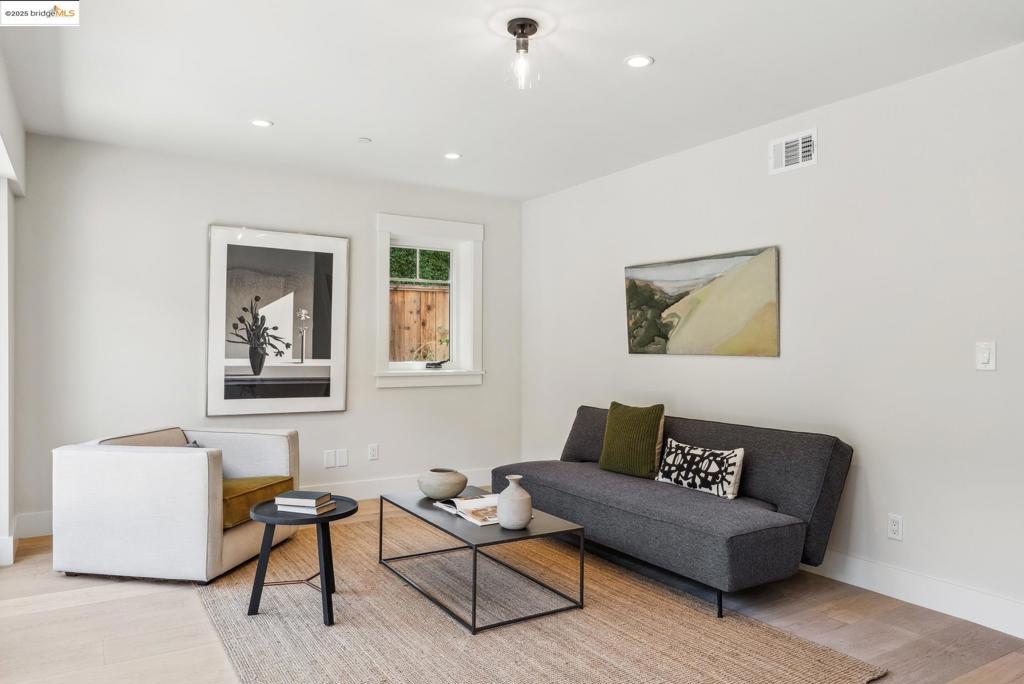 PIEDMONT AVENUE - Residential