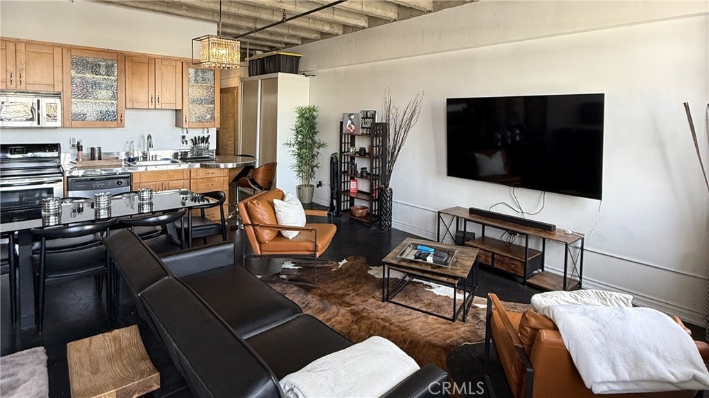 312 W 5th St