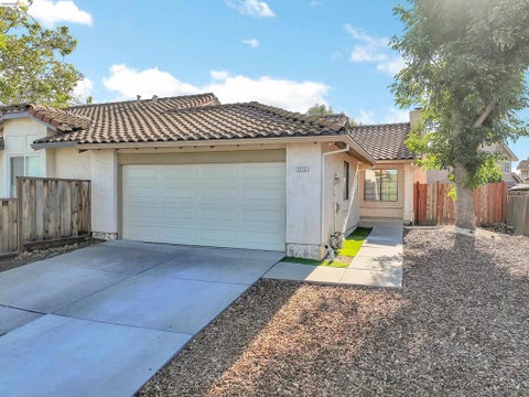 Photo of 2312 Willow Ave, Antioch, CA 94509 (MLS # 41141152)